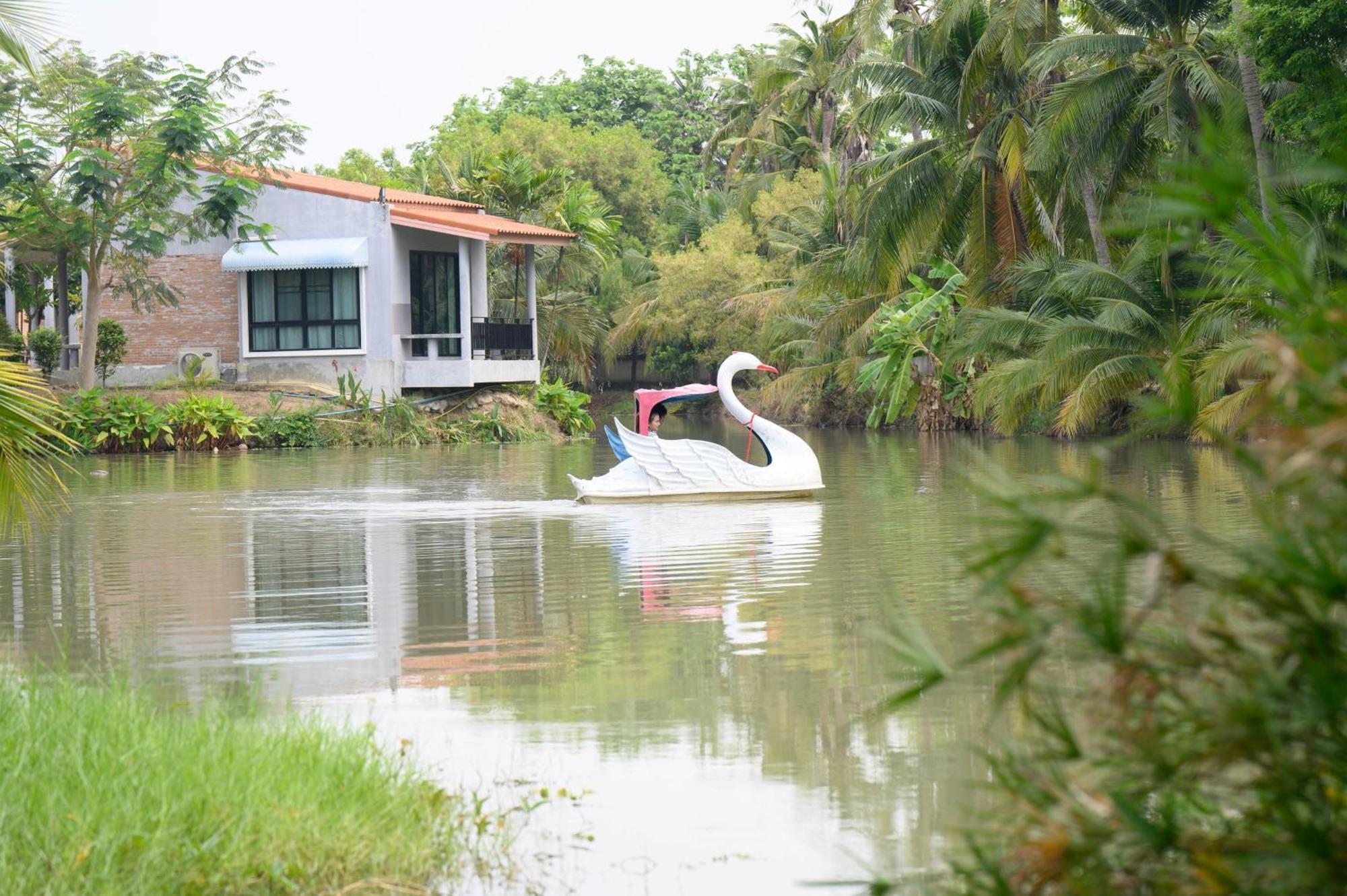 Busaya Resort & Cuisine Nakhon Pathom Buitenkant foto