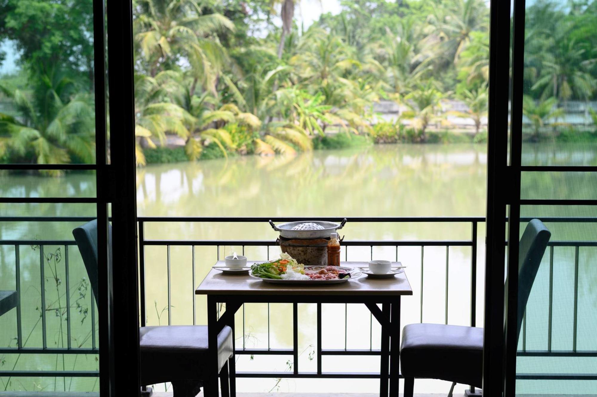 Busaya Resort & Cuisine Nakhon Pathom Buitenkant foto